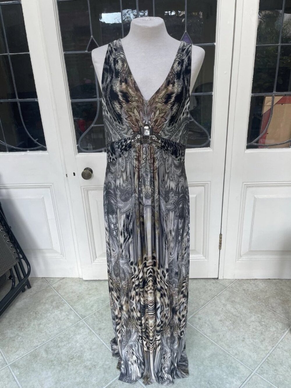 The Valiss luxury version features a pleated evening dress.